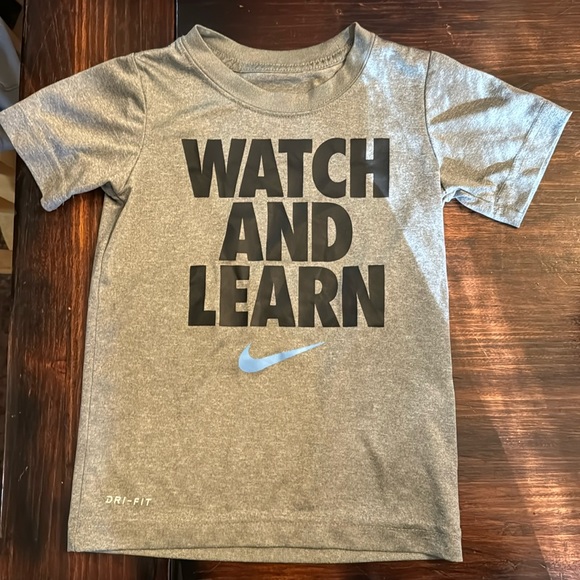 Kids nike  dri fit  size 4/5 (small) in great condition - Picture 1 of 4